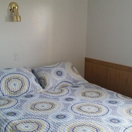 Fort Motel Форт Маклауд Екстериор снимка
