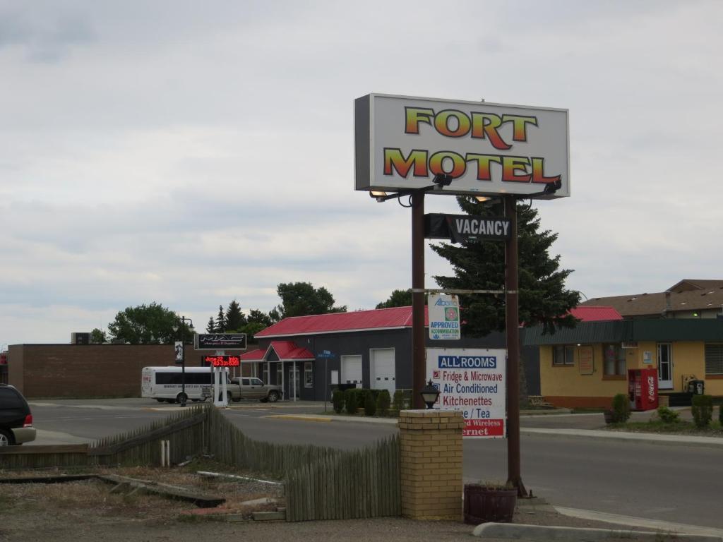 Fort Motel Форт Маклауд Екстериор снимка