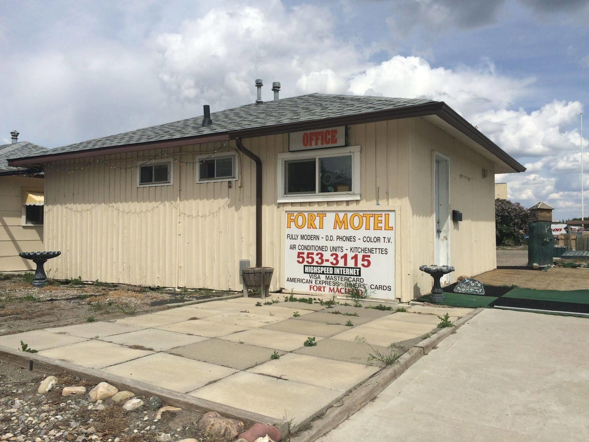 Fort Motel Форт Маклауд Екстериор снимка