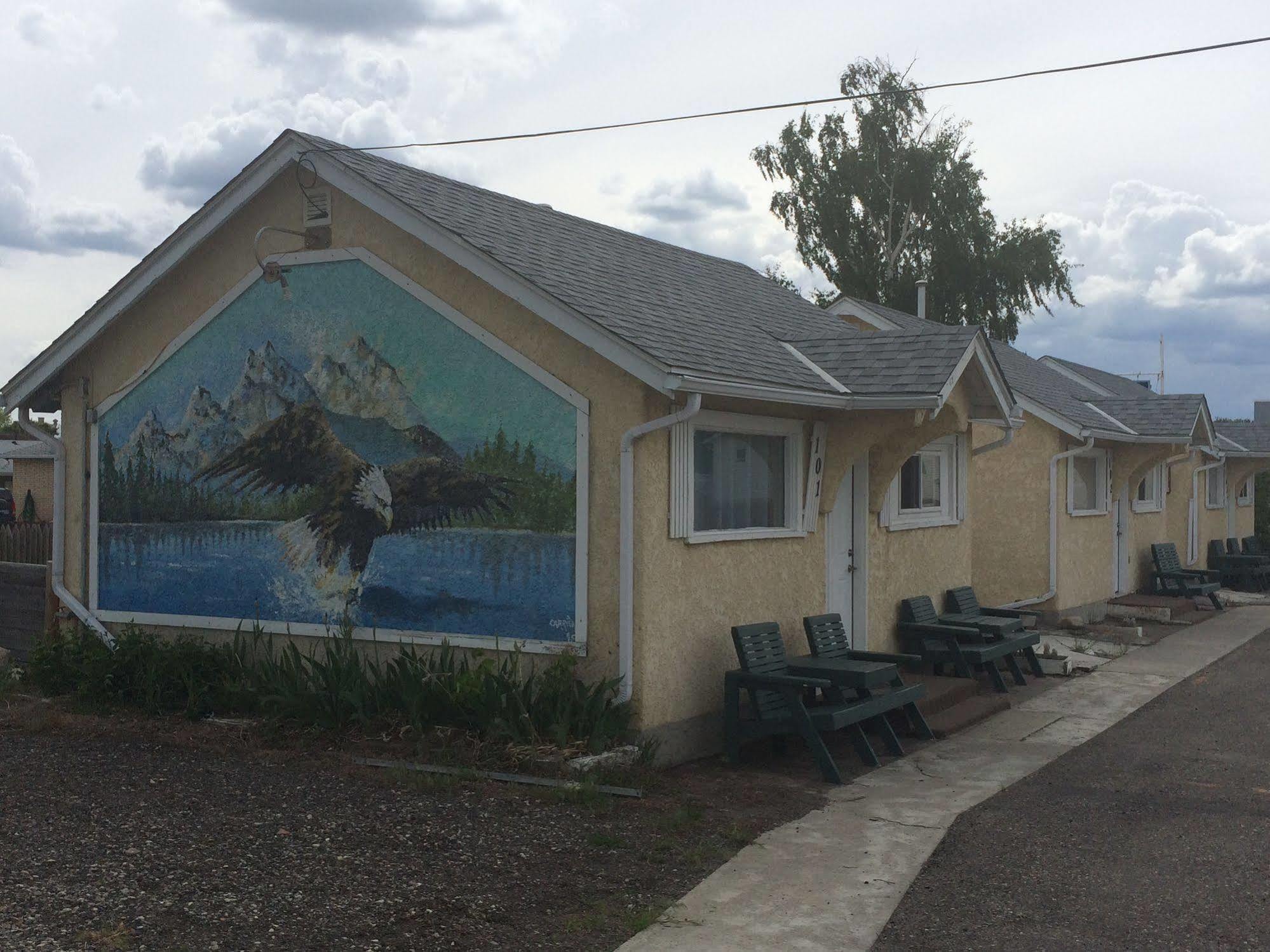 Fort Motel Форт Маклауд Екстериор снимка