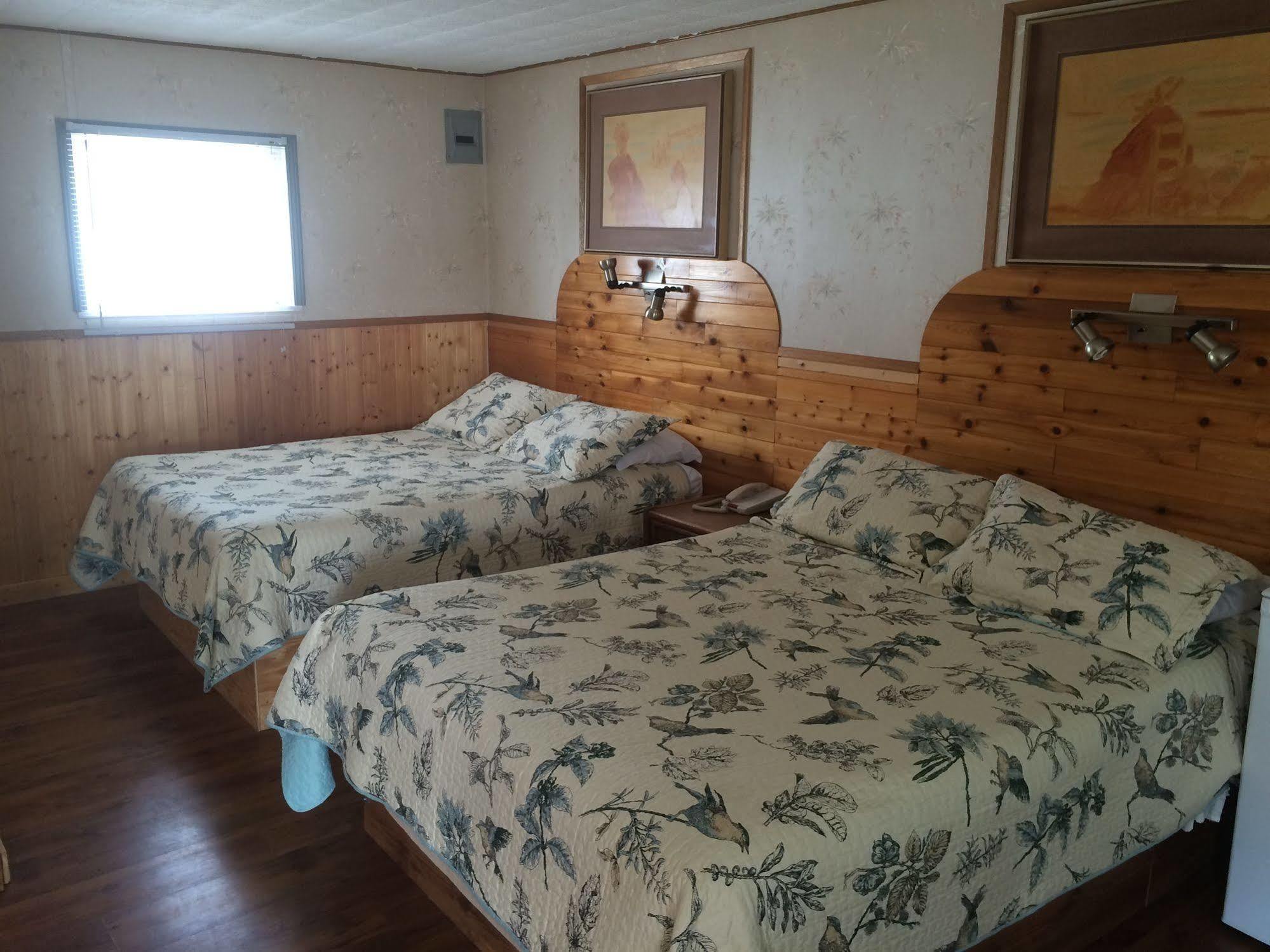Fort Motel Форт Маклауд Екстериор снимка