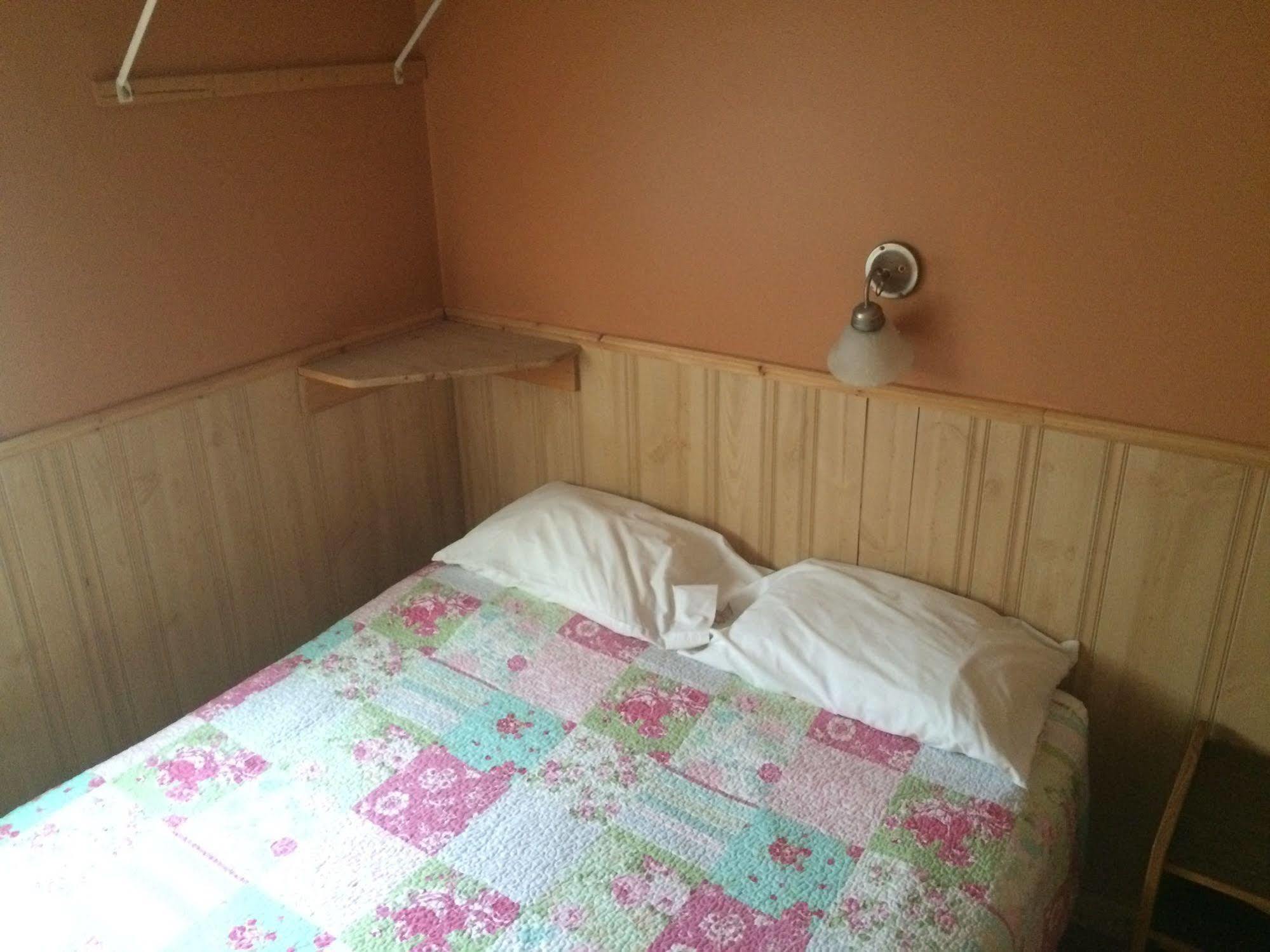 Fort Motel Форт Маклауд Екстериор снимка