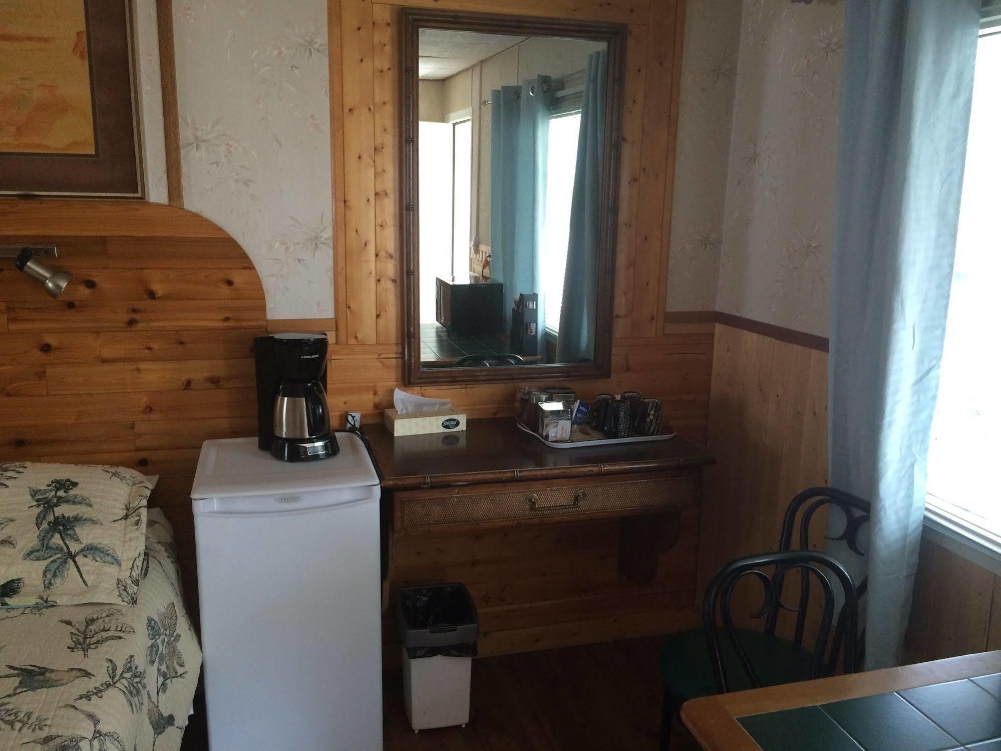 Fort Motel Форт Маклауд Екстериор снимка